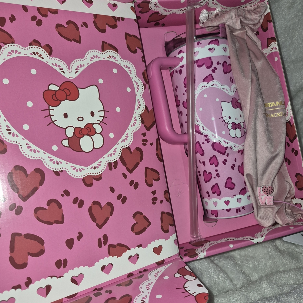 Hello Kitty 40oz Stanley Limited Edition Tumbler with display Box